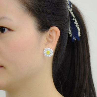 Daisy Flower Stud Earrings (Pair)