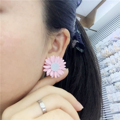 Daisy Flower Stud Earrings (Pair)