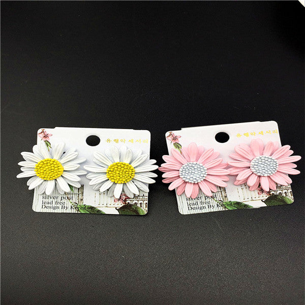 Daisy Flower Stud Earrings (Pair)