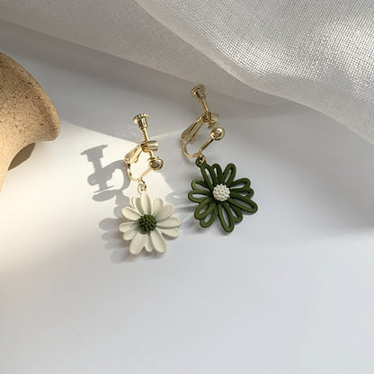 Asymmetrical Daisy Earrings - Korean Minimalist Style