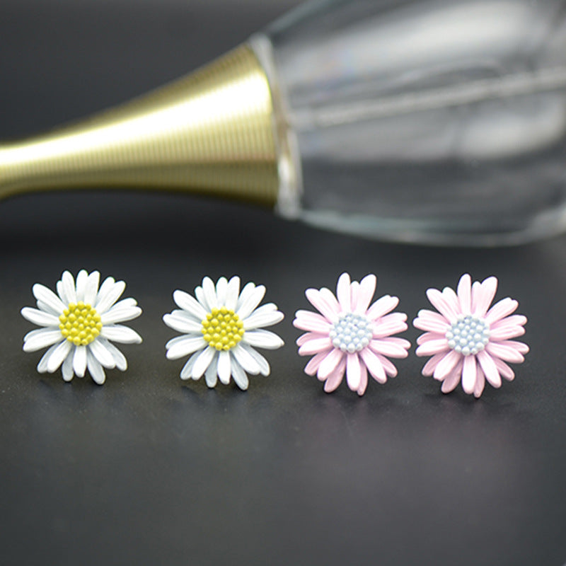 Daisy Flower Stud Earrings (Pair)
