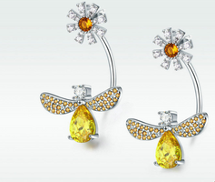 Daisy Bee Stud Earrings