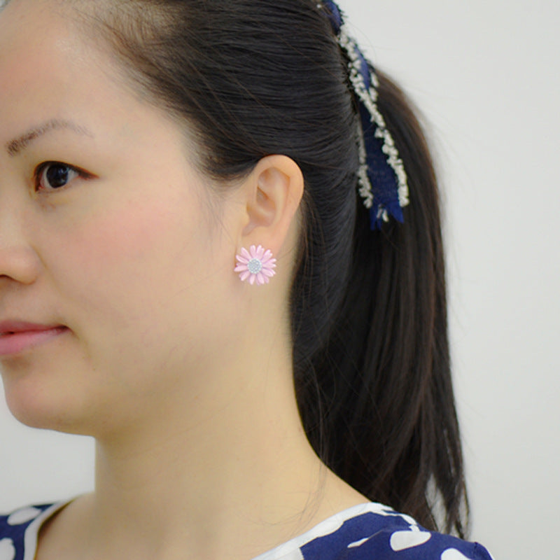 Daisy Flower Stud Earrings (Pair)