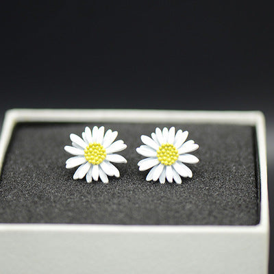 Daisy Flower Stud Earrings (Pair)