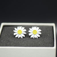 Daisy Flower Stud Earrings (Pair)